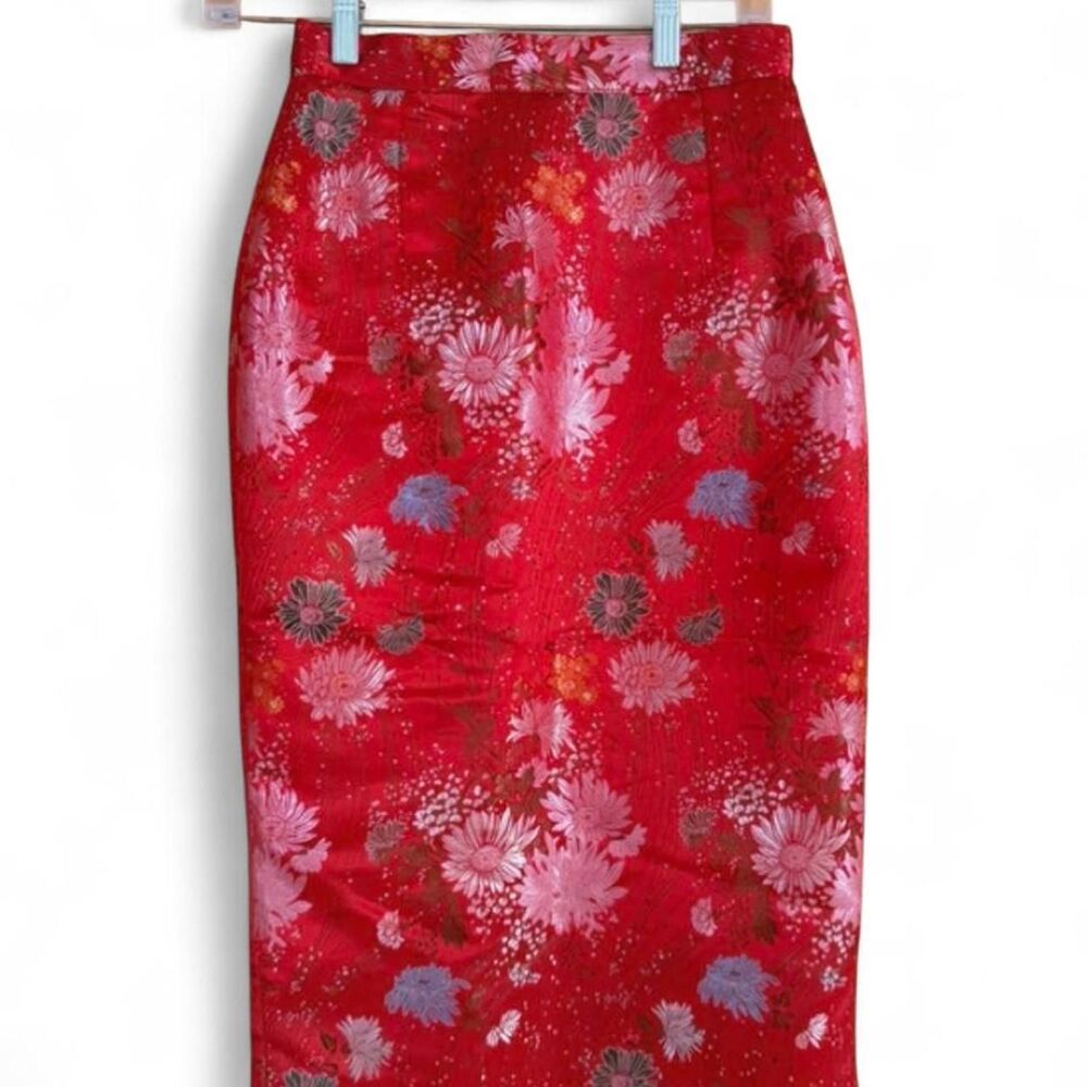 Gorgeous Satin Red Knee-Length Skirt